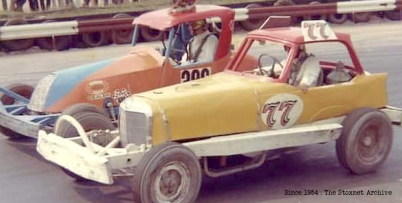 396 Doug Cronshaw, 77 Peter Farrington. Hednesford 1970.